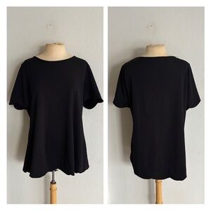 ❤️$10 Andree by Unit black scalloped hem blouse